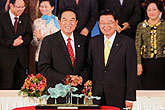 宇達(dá)出品的“好事連連”被海協(xié)會(huì)陳云林會(huì)長(zhǎng)贈(zèng)給?；鶗?huì)江丙坤先生